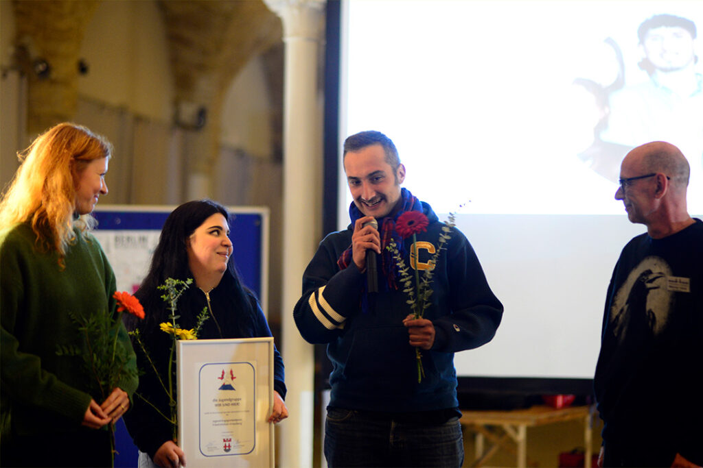 WIR SIND HIER! bekommt Jugend-Engagementpreis des Bezirks Friedrichshain-Kreuzberg